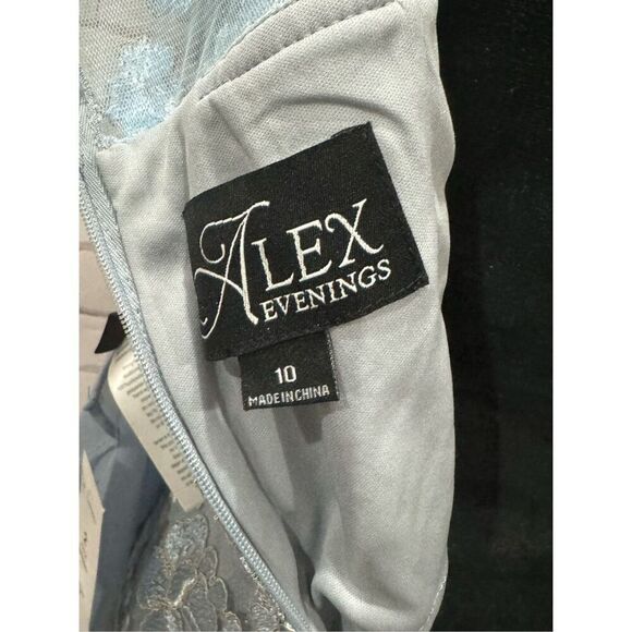 Alex Evenings Women's Long Sleeveless Dress with Shawl light blue lace size 10 - Picture 11 of 12